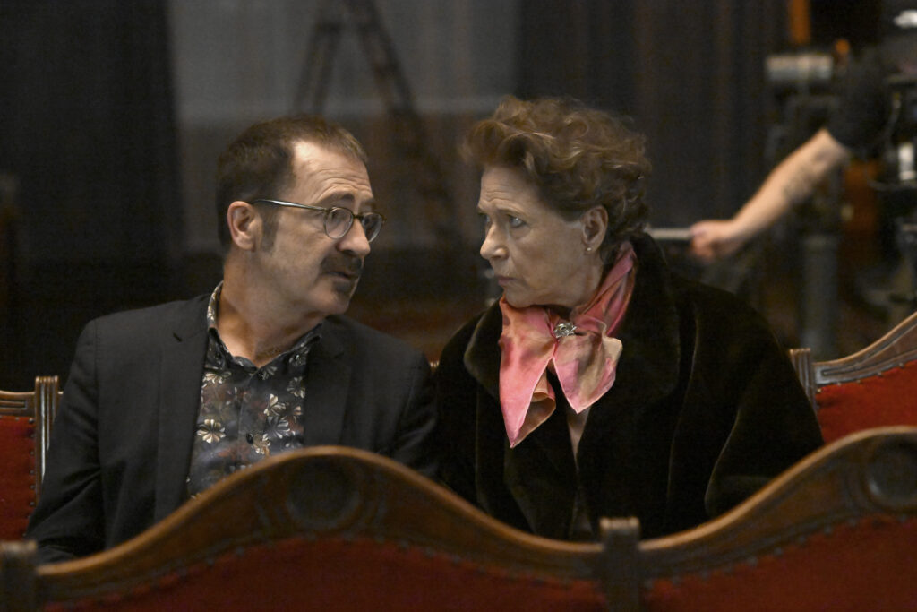 MorsDrenge_Birthe_Neumann_Adrian_Lloyd_Hughes_credit_Helle_Moos